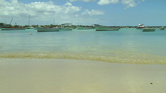 翘起毛里求斯大湾海滩视频素材