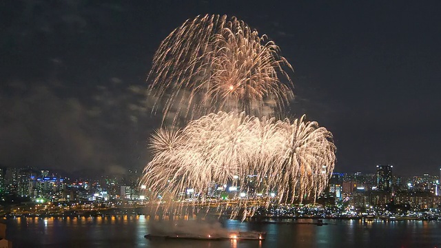 首尔国际烟花节WS T/L ZI夜景/首尔，韩国视频素材