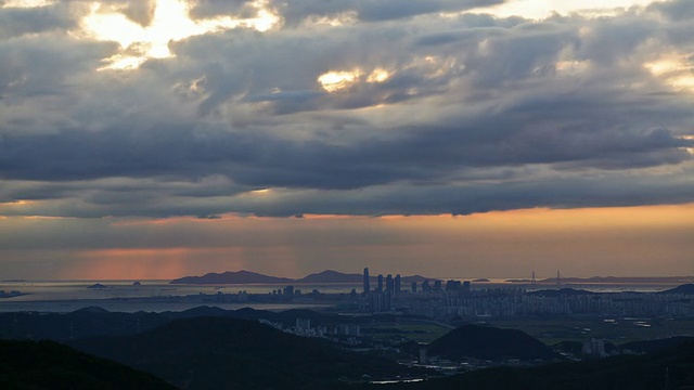 韩国仁川松岛商贸区日落云图视频素材