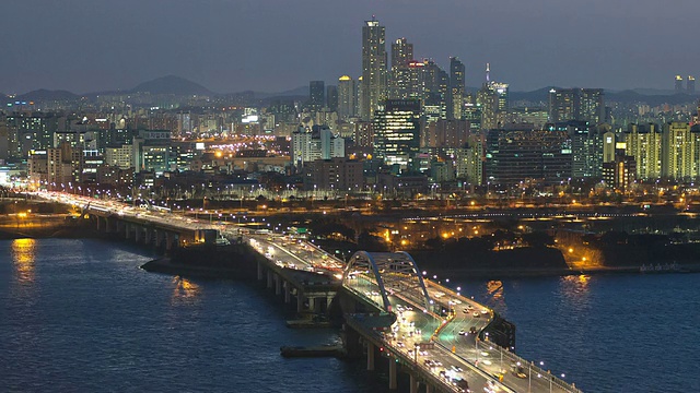 韩国首尔，汉江、杨花大洋洲大桥和江西谷地区的WS T/L夜景视频素材