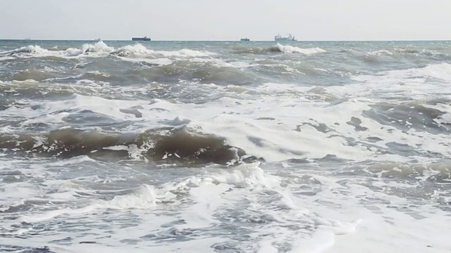 海岸上的海浪视频素材