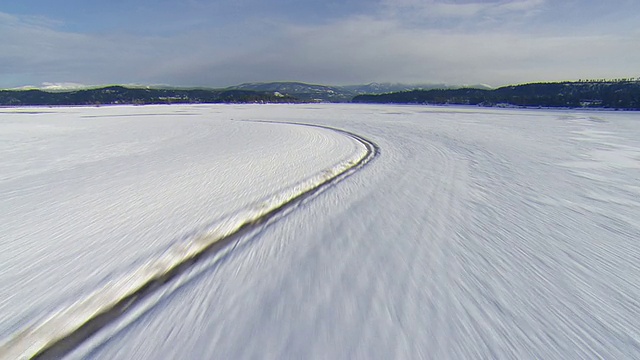 美国爱达荷州邦纳斯费里附近被雪覆盖的农田鸟瞰图视频素材