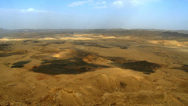 从Mitzpe Ramon / Mitzpe Ramon看到的西拉蒙火山口，内盖夫沙漠，以色列视频素材