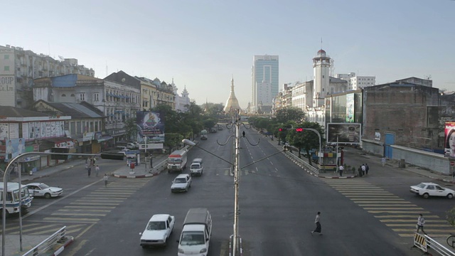 WS，秀娜塔路在仰光中心，秀娜塔在背景/缅甸仰光视频素材