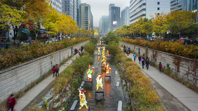 一年一度的元宵节沿着清溪川，首尔，韩国，亚洲视频素材