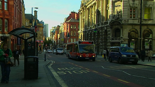 英国大曼彻斯特市国王街视频素材