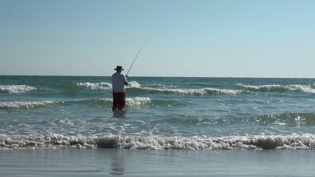 海滩钓鱼，海洋海岸。美国佛罗里达州。视频素材