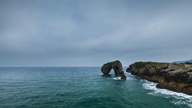 时间流逝Castro de las Gaviotas, Nueva de Llanes, Llanes council, Cantabrian sea, Asturias, Spain, Europe视频素材