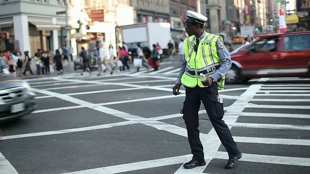 纽约警察交警管理交通视频素材