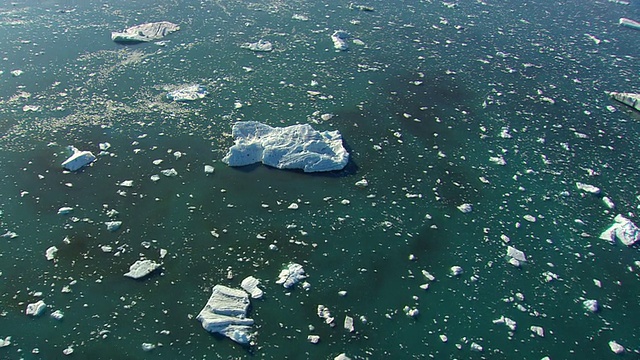 冰岛Jokulsarlon冰山的WS AERIAL ZO视图视频素材