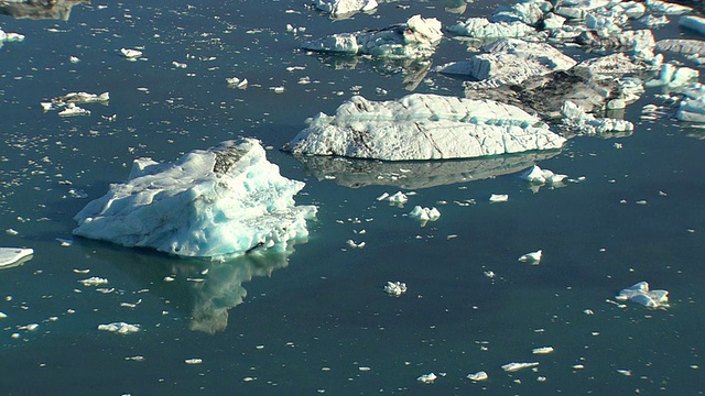 Jokulsarlon冰山/冰岛的WS空中ZI视图视频素材