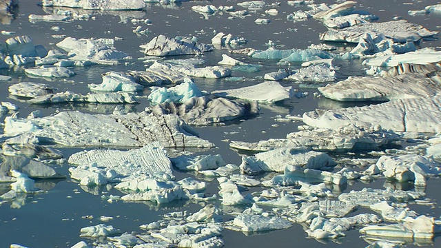 冰岛Jokulsarlon冰山的WS鸟瞰图视频素材