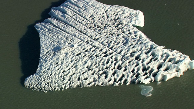 Jokulsarlon冰山/冰岛的WS空中ZI视图视频素材