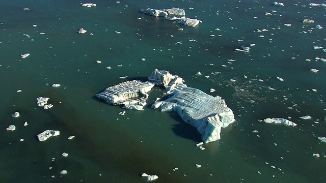 冰岛Jokulsarlon冰山的WS鸟瞰图视频素材