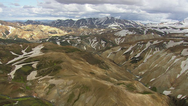 landmanalaugur /冰岛山谷的WS AERIAL ZI视图视频素材