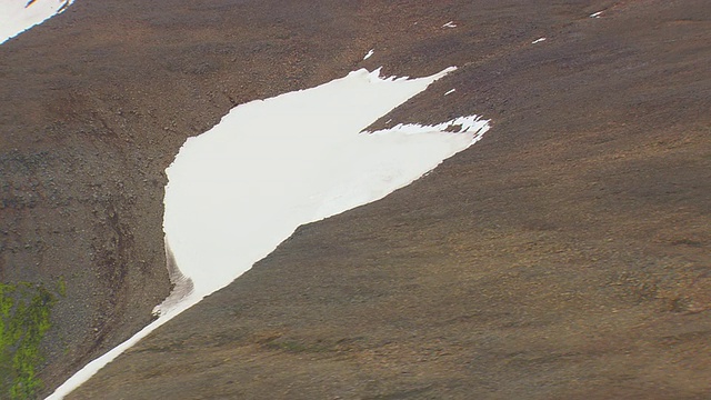 冰岛阿库雷里山上的雪景视频素材