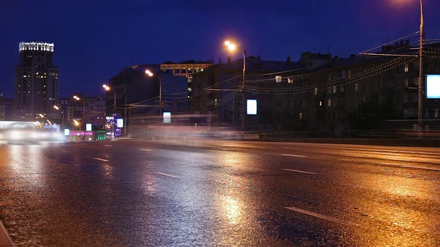 夜晚的城市道路视频素材