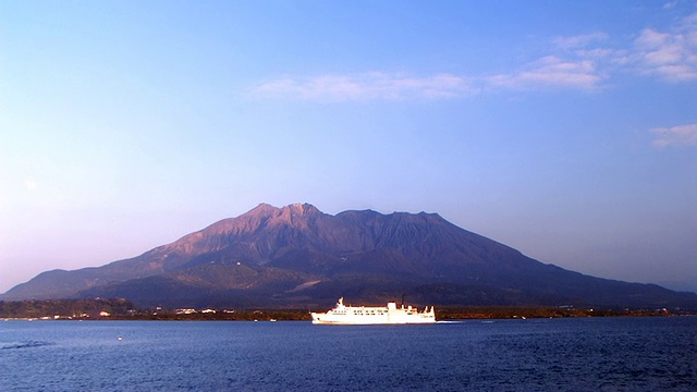 樱花岛活火山日落(视频)视频素材