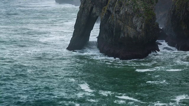 El Pindal, Ribadedeva议会，Cantabrian海，Asturias，西班牙，欧洲视频素材