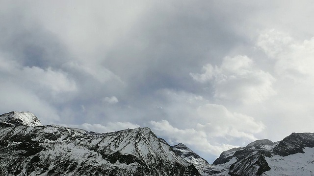 时间流逝的观点，云漂移雪山视频素材