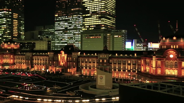 日本东京千代田区东京站夜间照明拍摄视频素材