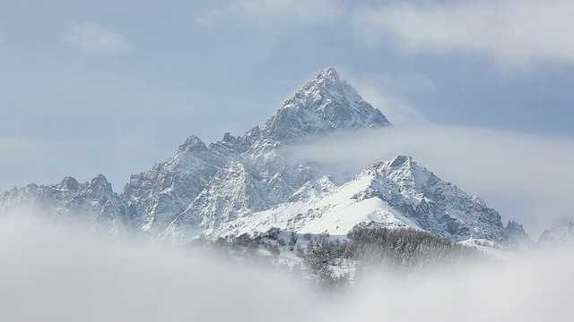 时间流逝的观点，云漂移雪山视频素材