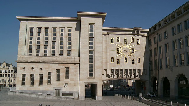 MS Building of Carillon of Mont des Arts /比利时布鲁塞尔视频素材