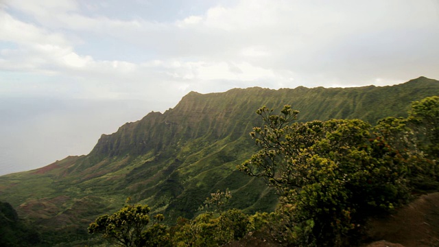 日落谷全景图/卡拉劳谷，考艾岛，夏威夷，美国视频素材