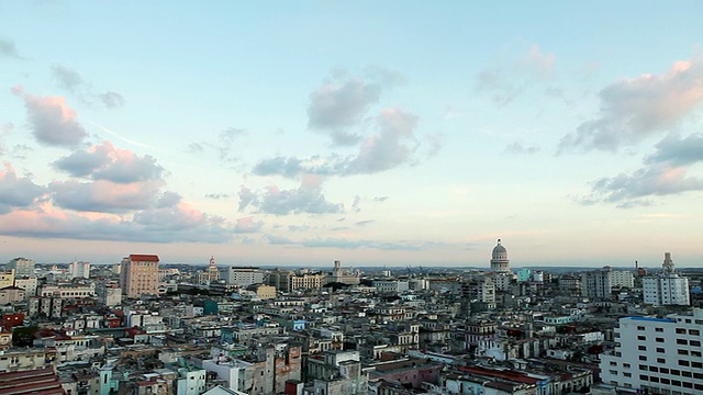 日落时鸟眼的全景/古巴哈瓦那视频素材