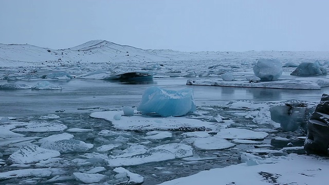 冰岛冰川被雪覆盖的Jokulsarlon湖和冰川的照片视频素材