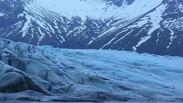 图为冰岛Skaftafell国家公园的Skaftafell冰川和雪山视频素材