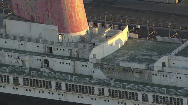 CU AERIAL TS拍摄美国海军舰艇船头和船舷/费城，宾夕法尼亚州，美国视频素材