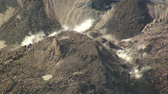 美国华盛顿圣海伦斯火山燃烧火山口的MS航拍照片视频素材