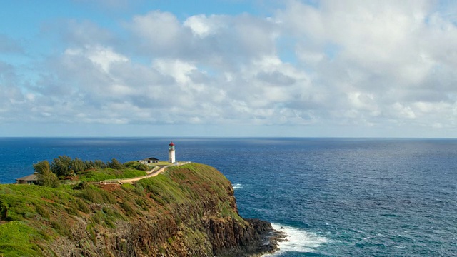 WS T/L ZI基拉韦厄灯塔和破碎海浪/基拉韦厄，考艾岛，夏威夷，美国视频素材