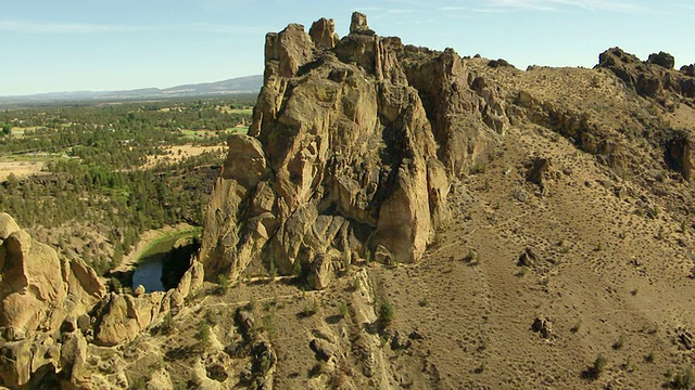 WS AERIAL ZI Smith Rock / Terrebonne，俄勒冈州，美国视频素材