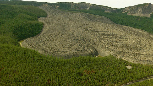 WS空中大黑曜石流熔岩流纽贝里国家火山纪念碑/俄勒冈州，美国视频素材