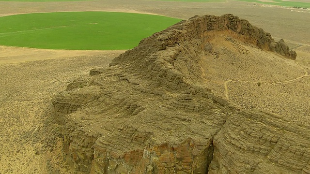 美国俄勒冈州，Fort Rock火山岩层的圆形墙视频素材