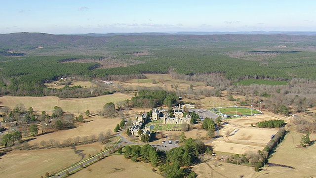 美国乔治亚州的Berry学院(Chastity Castle Mount Berry)校园的WS鸟瞰图视频素材