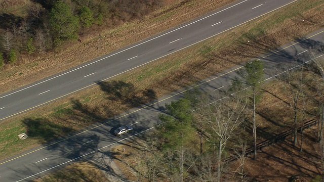 美国乔治亚州27号高速公路上行驶的汽车视频素材