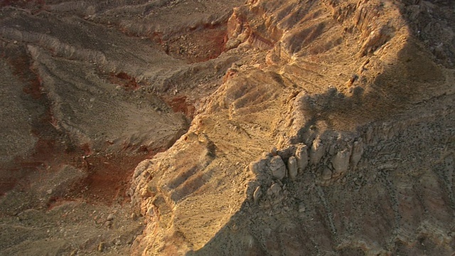 美国亚利桑那州科罗拉多河和科罗拉多荒地的WS AERIAL ZO视图视频素材