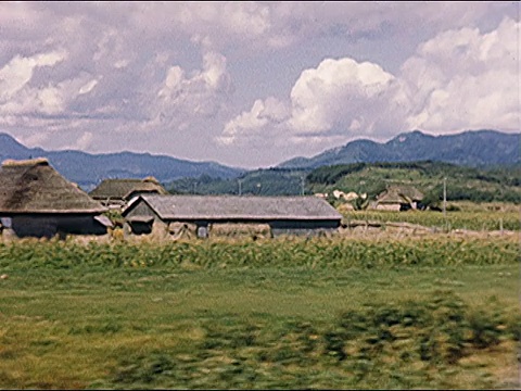 1953年日本农村的火车视频素材