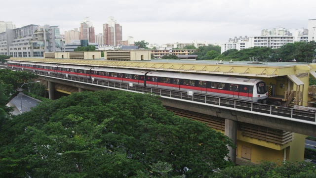 港铁列车正离站视频素材