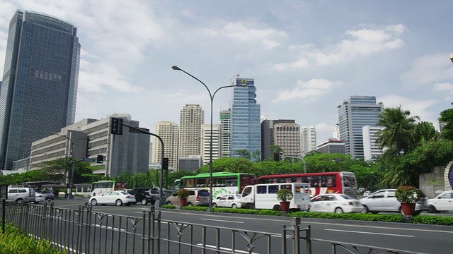 现代建筑沿着Paseo de Roxas街，马卡蒂视频素材