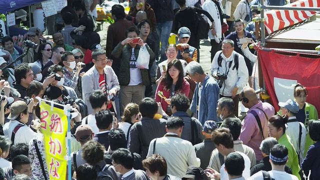 卡那马拉祭吸引了很多游客视频素材