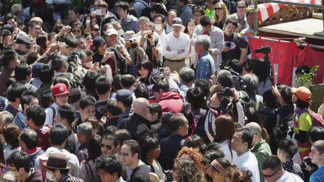 卡那马拉祭吸引了很多游客视频素材