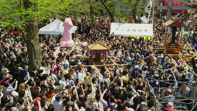 卡那马拉祭吸引了很多游客视频素材