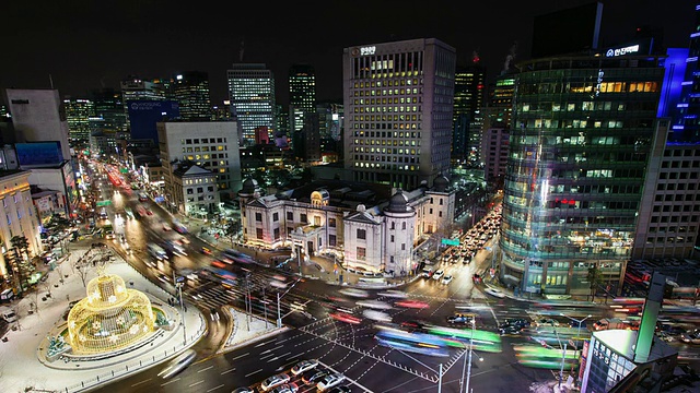 拍摄南大门市场夜景和韩国银行与明洞地区/韩国首尔视频素材