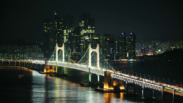 韩国釜山的gwangandaegyo大桥夜景视频素材