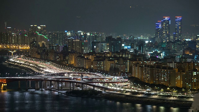 韩国首尔，夜间观看江南地区后的奥林匹克大道和城水大学桥视频素材