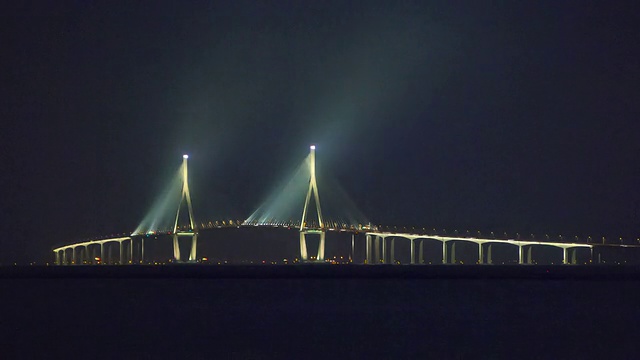 韩国仁川的仁川大桥夜景视频素材